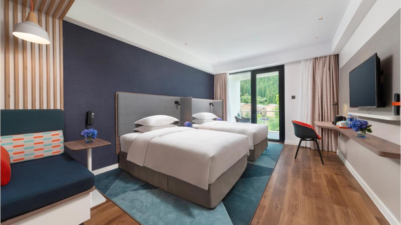 Holiday Inn Express Qiliping By Ihg Emeishan Exterior foto