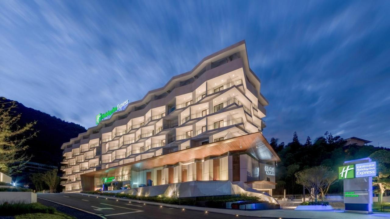 Holiday Inn Express Qiliping By Ihg Emeishan Exterior foto